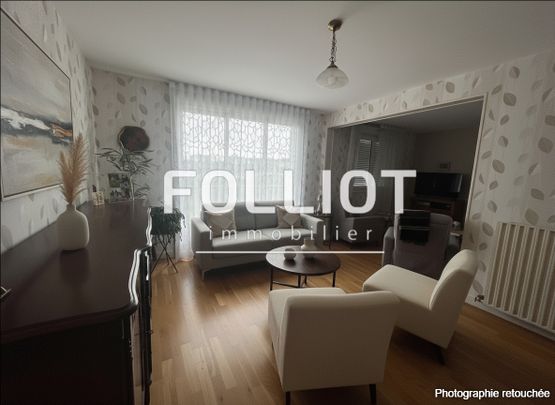 Grand T3 - Centre de Fougères - 3ème étage - Parking & cave- Réf. 2528CV - Photo 1