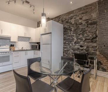 Loft entièrement meublé à louer Vieux-Québec décembre 2025 - Photo 2