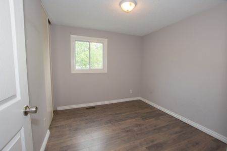 97 Hill Park Lane, St. Catharines - 3 Bedroom Main Unit - Photo 3