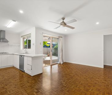 Modern Family Living on Como Road - Photo 4