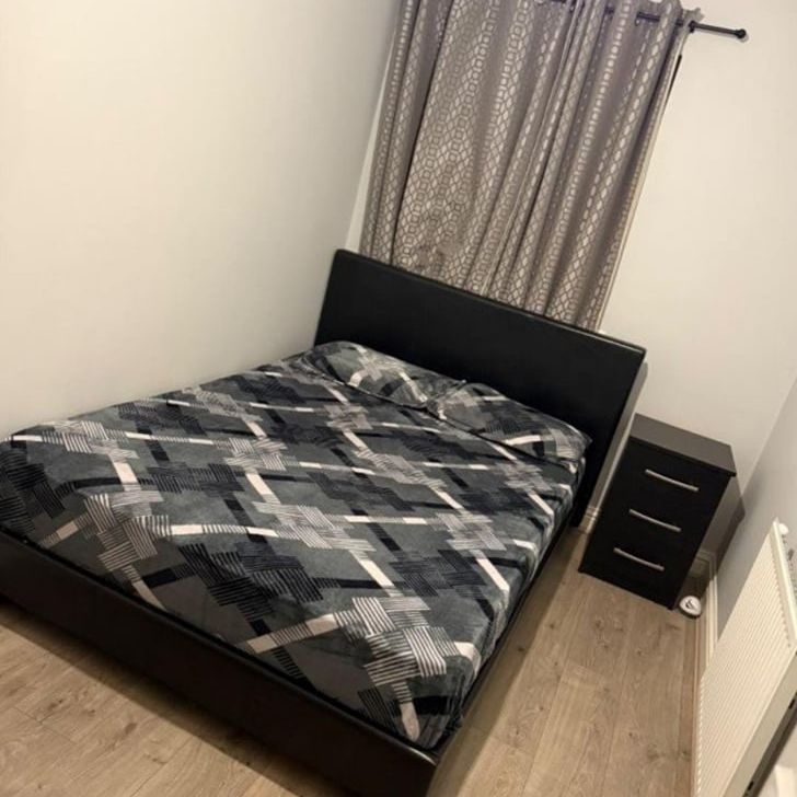 Room in a Shared Flat, Horns Road, IG6 - Photo 2