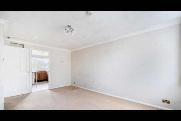 2 Bed Flat, Fulmead Road, RG30 - Photo 1