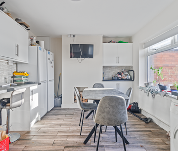 1 bedroom in a house share to rent - Photo 2