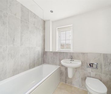 3 bedroom semi-detached house to rent - Photo 6