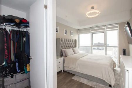 550 North Service Road - 1102 — 1 Bedroom - Photo 2