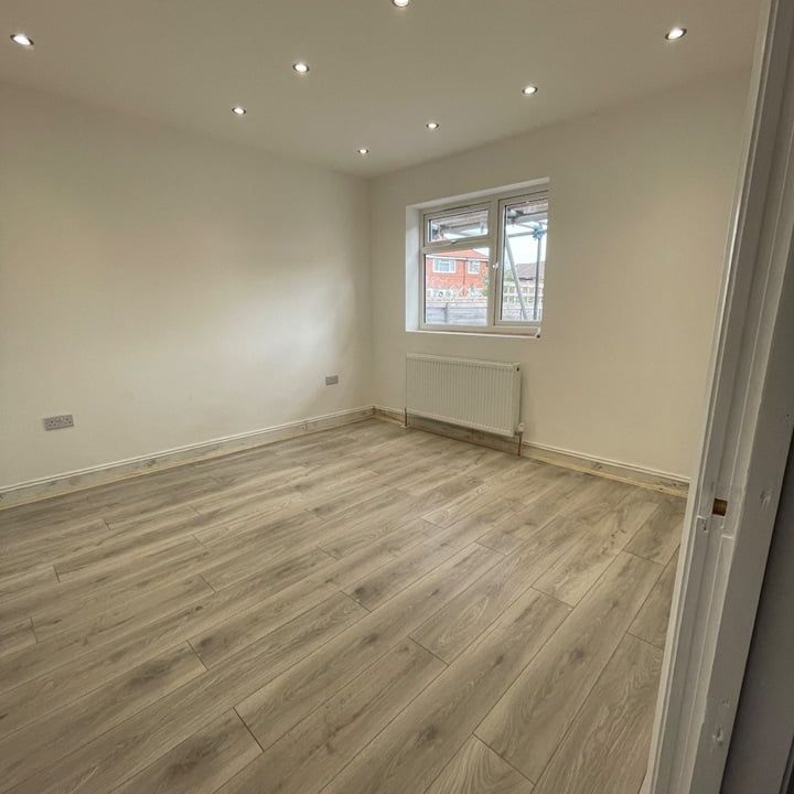 2 Bed Flat, Raleigh Road, BS3 - Photo 1
