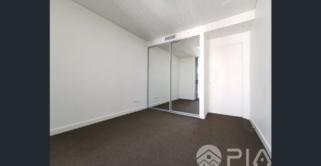 Large space Apartment Right by The River!! Offer $640 per week, condition applies. - Photo 2