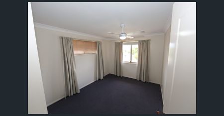 Beautiful Family Home in a Prime Location! - Photo 4