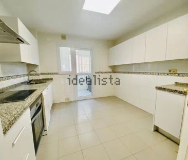 Alquiler de piso en Calle Lingüista Manuel Seco - Photo 2