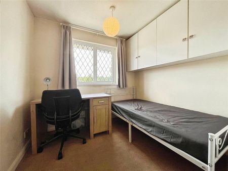 4 bedroom semi-detached house to rent - Photo 3