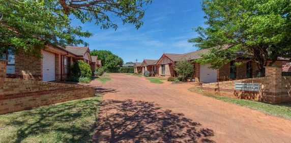 Convenient East Dubbo - Photo 2