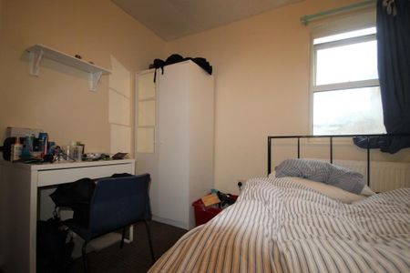 5 bedroom semi-detached house to rent - Photo 5