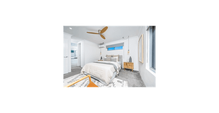 Indulgent Coastal Haven with High-End Finishes & Entertainer’s Alfresco - Photo 2