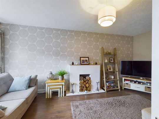 Graveney Road, Maidenbower - Photo 1