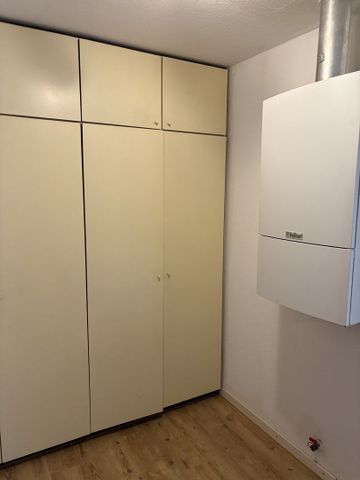 Für sportliche Singles in Top-Lage: Schönes Apartment im Dachgeschoss mit Einbauküche - Foto 2