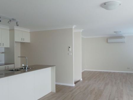 NORTH TAMWORTH - Stylish Custom Built Home - Photo 4