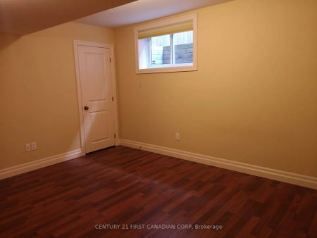 Detached Home For Lease | X9251847 - Photo 2