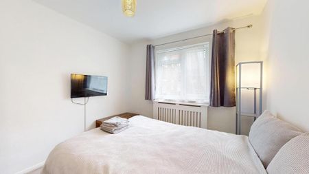 3 bedroom flat to rent - Photo 4