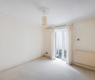 3 bedroom flat to rent - Photo 3