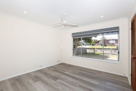 Spacious 3-Bedroom Home with Natural Light and Modern Amenities - Photo 4