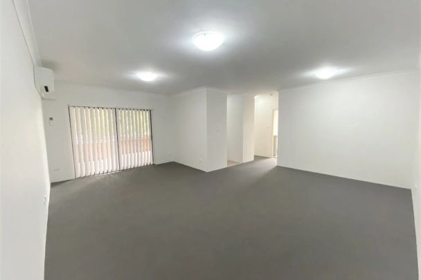 MODERN 2 BEDROOM APARTMENT LOCATED IN THE HEART OF MT DRUITT - Photo 1