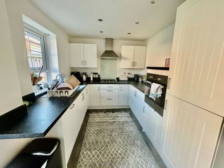3 bedroom Semi-detached house to rent - Photo 5