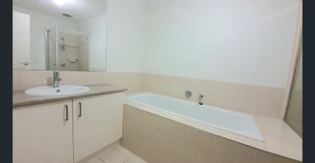 Modern Comfort & Convenience in the Heart of Werribee - Photo 3