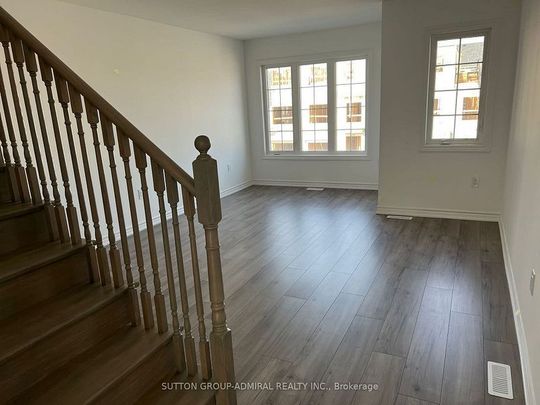 For Lease - 12 PUMPKIN CORNER Crescent, Barrie, Ontario - Photo 1