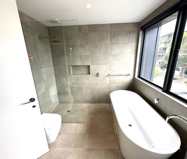 LOCATION, STYLE, & SOPHISTICATION - Photo 5