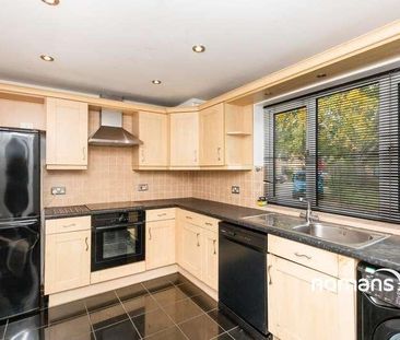 Newton Road, Farnborough, Hampshire, GU14 - Photo 2