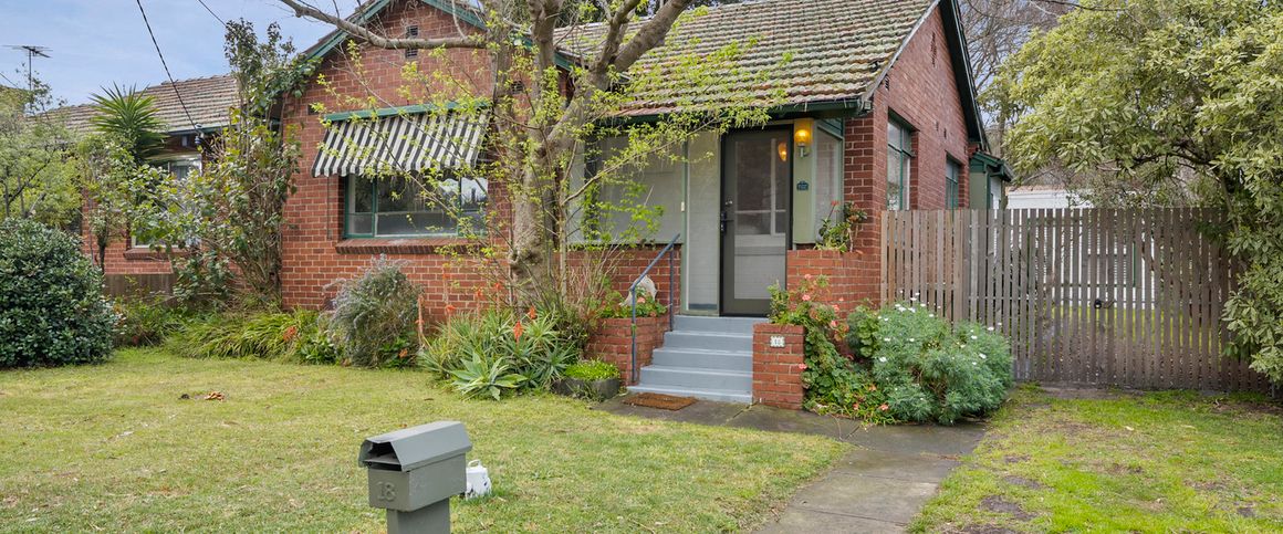 Spacious Family Home in Hampton - Perfect for Modern Living - Photo 1