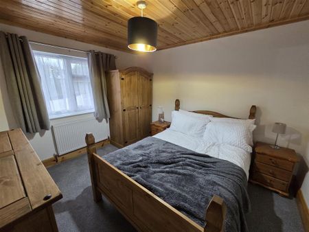 2 bedroom detached bungalow to rent - Photo 2
