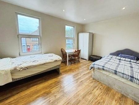 6 bedroom end of terrace house to rent - Photo 2