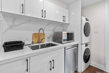 For Lease - 523 Pinegrove Road Unit# Lower, Oakville, Ontario - Photo 2