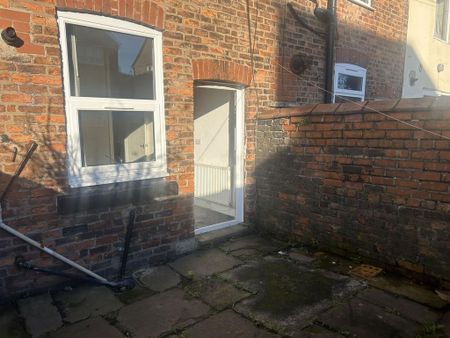 2 bedroom terraced house to rent - Photo 4