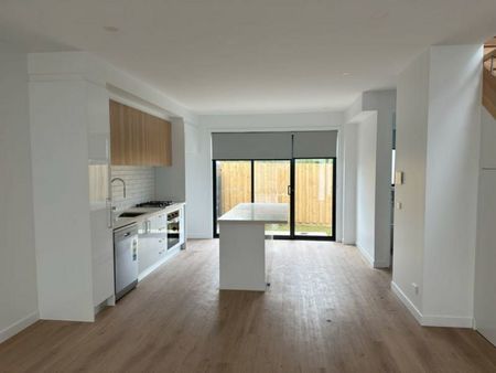 Quality And Style, Ready to Move In - Photo 5