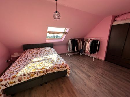 Ruim duplex appartement met 3 slaapkamers, terras en privé parking - Photo 2