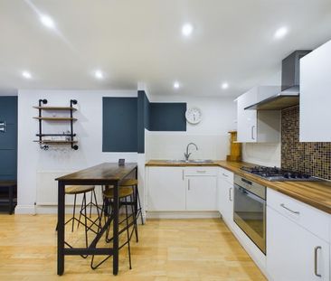 2 bedroom flat to rent - Photo 4