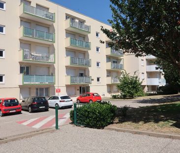 Location Appartement 2 pièces 43m² ST GENEST LERPT 42530 - Photo 3