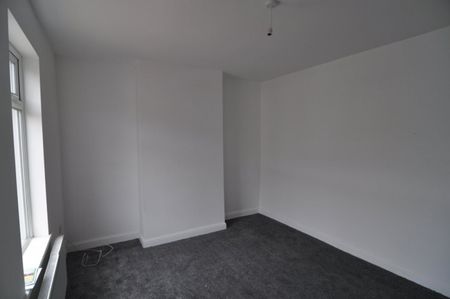 2 bed Terraced - To Let - Photo 5