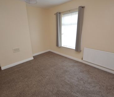 2 Bedroom Terraced House - Photo 2