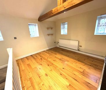 Mews house to rent on - Photo 1