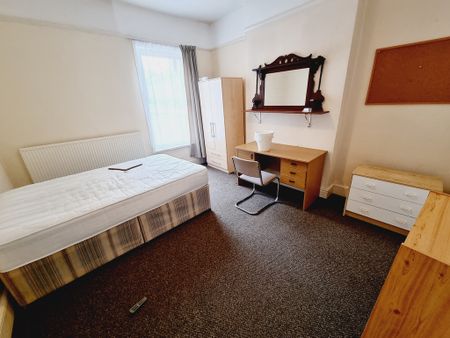 5 Bed Student Accommodation - Photo 4