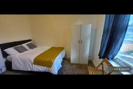 1 bedroom in a house share to rent - Photo 4