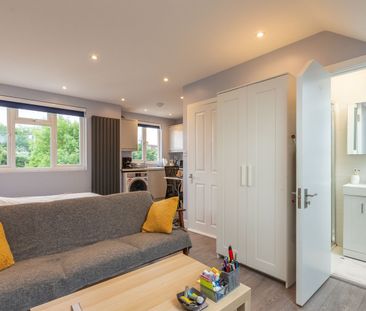 5 Bed Semi-Detached House, Pymmes Green Road, N11 - Photo 3