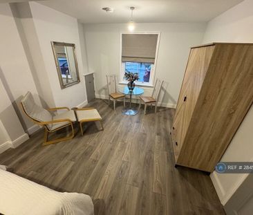 1 bedroom in a house share to rent - Photo 6