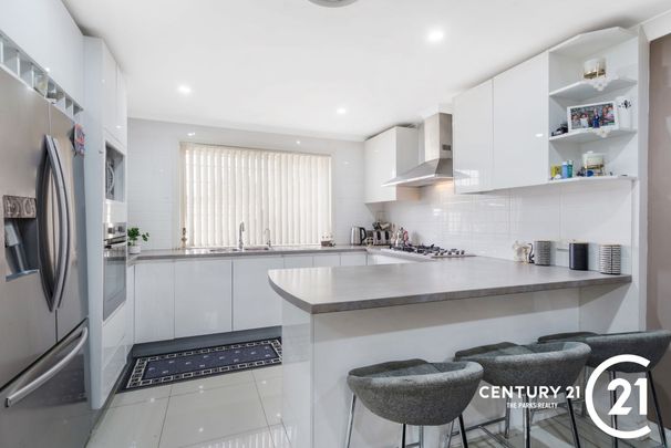 Modern Three Bedroom Home! - Photo 1