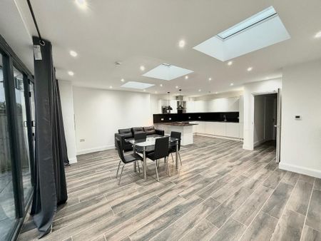 5 bedroom semi-detached house to rent - Photo 2