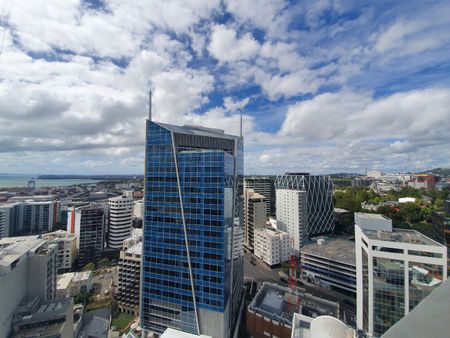 CITY CENTRE - 1 Bedroom Apartment with Amazing Views - Photo 2