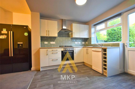 5 bedroom terraced house to rent - Photo 3